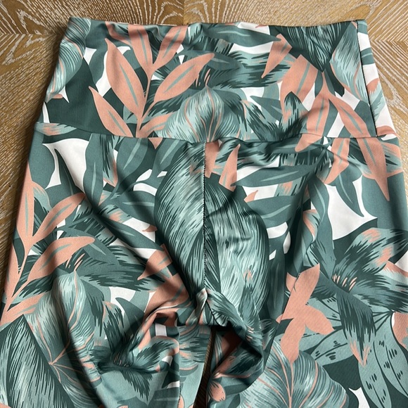 ONZIE High Rise Basic Midi Tropical Camo Print Legging S/M - Picture 4 of 5